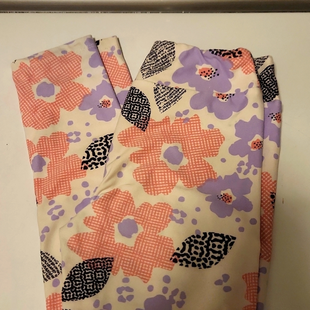 LuLaRoe Kids Leggings. Size L/XL. Floral print.